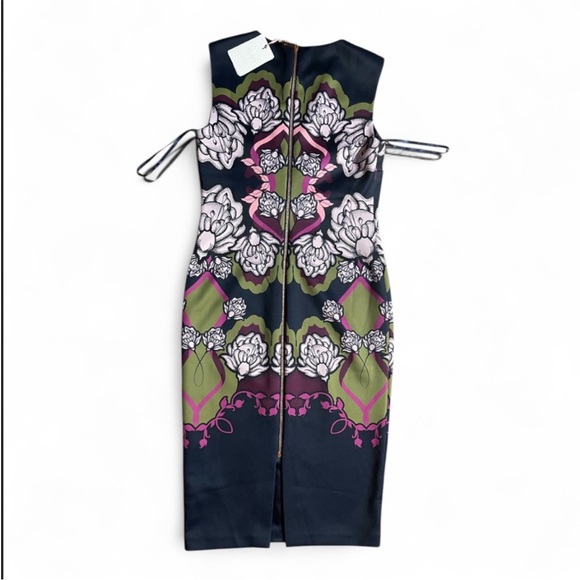 Ted Baker London Zyta NavyBlue Tapestry Floral Sleeveless Sheath
Dress Size 4 - Picture 11 of 15